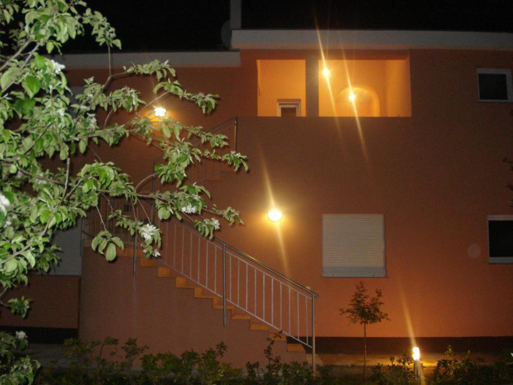 Apartments Luna Sukošan エクステリア 写真